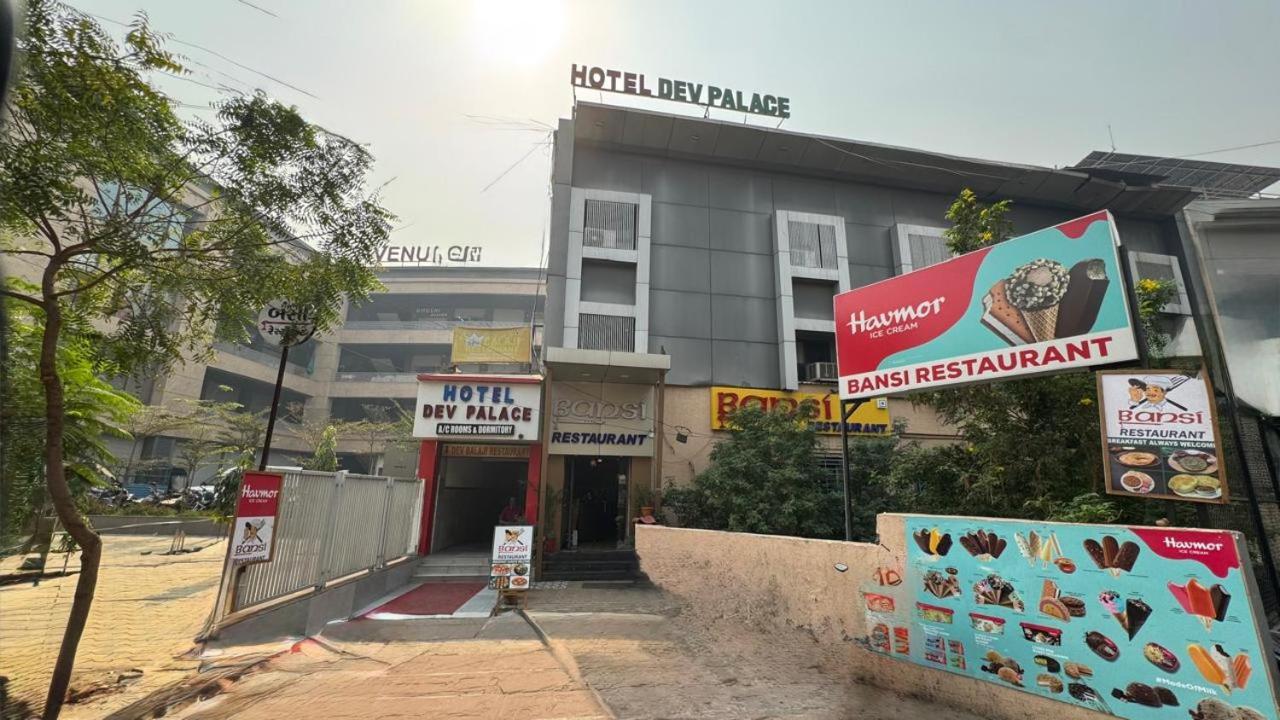 Hotel Dev Palace Ahmedabad Buitenkant foto