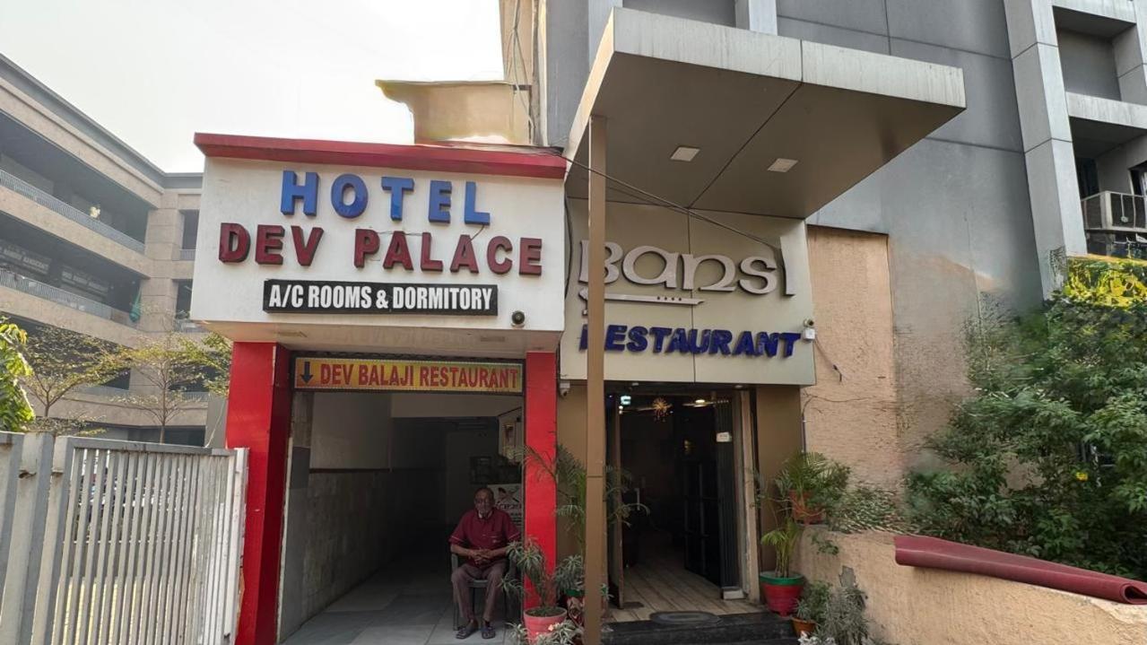 Hotel Dev Palace Ahmedabad Buitenkant foto
