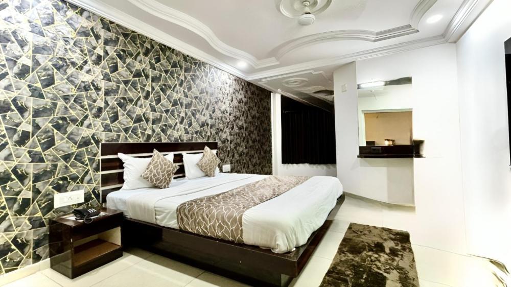 Hotel Dev Palace Ahmedabad Buitenkant foto